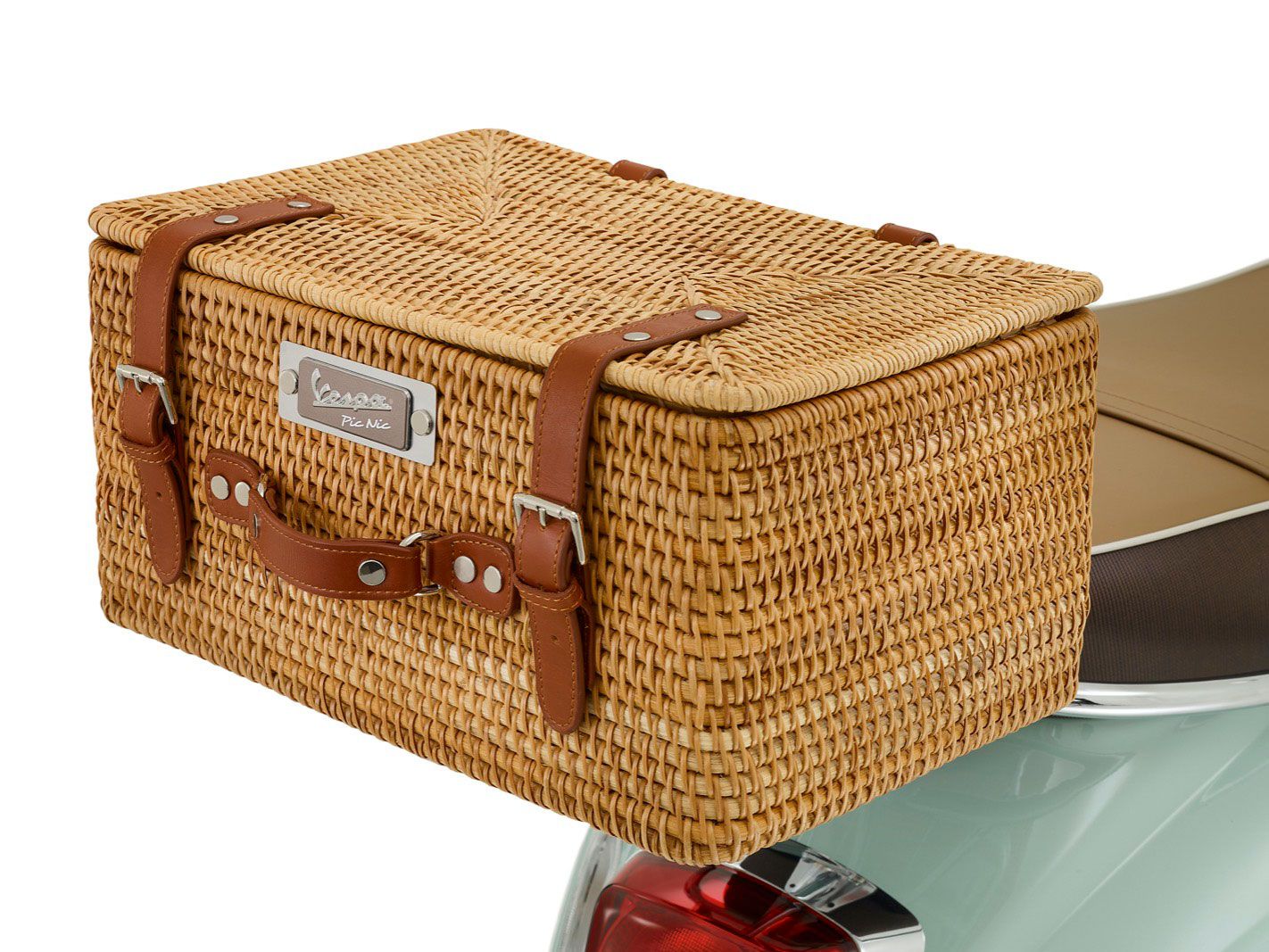 If the invite says BYOB (Bring Your Own Basket), the Pic Nic has you covered with a standard-equipment woven picnic basket.