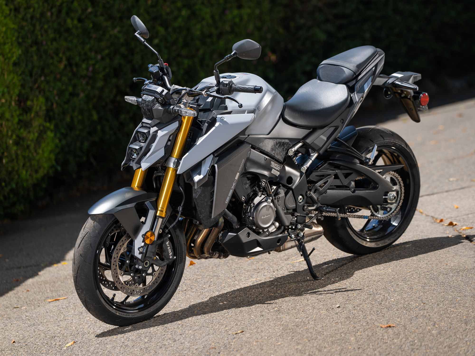 Suzuki gives its 2022 GSX-S1000 naked bike a much needed face-lift. It’s a big improvement aesthetically over the previous model.