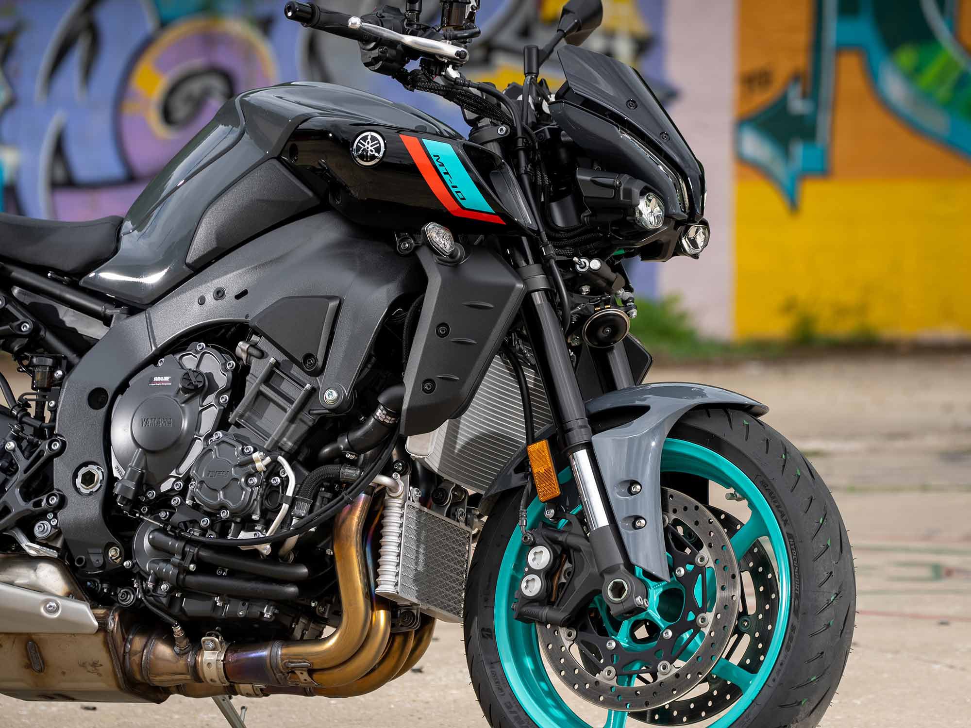 The MT-10 benefits from superbike-derived suspension that offers a good balance between sport and comfort on the street.