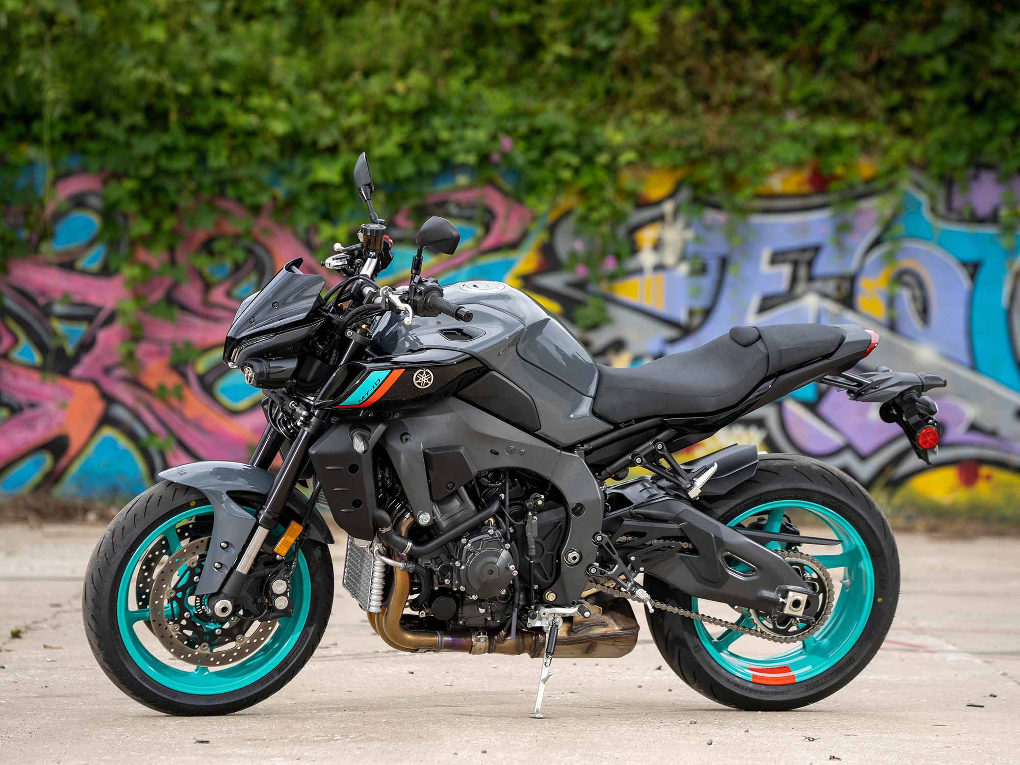 We’re big fans of the MT-10’s improved styling. Although it still looks Transformer-ish, the body lines are more elegant.