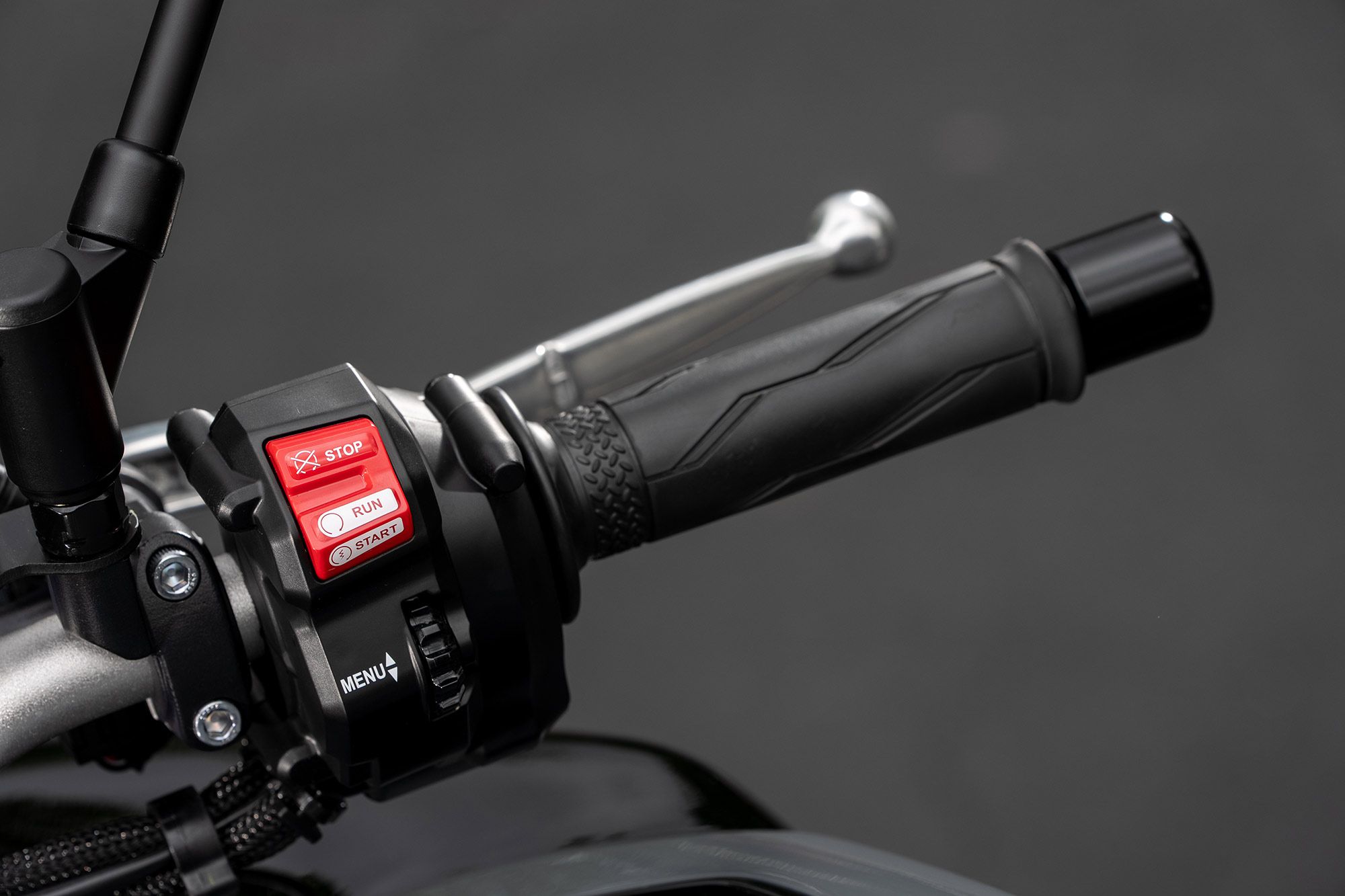The MT-10 employs a wheel-style control switch that allows for menu navigation. It could benefit from improved tactile response.