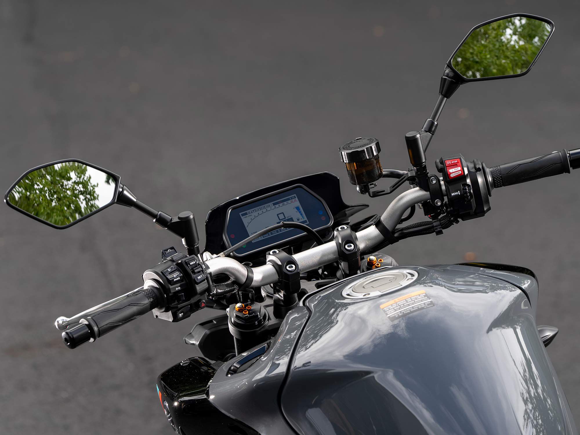 The MT-10 wears the YZF-R1’s color TFT dash. While it was class-leading when the iPhone 5–sized display debuted, now it appears small.