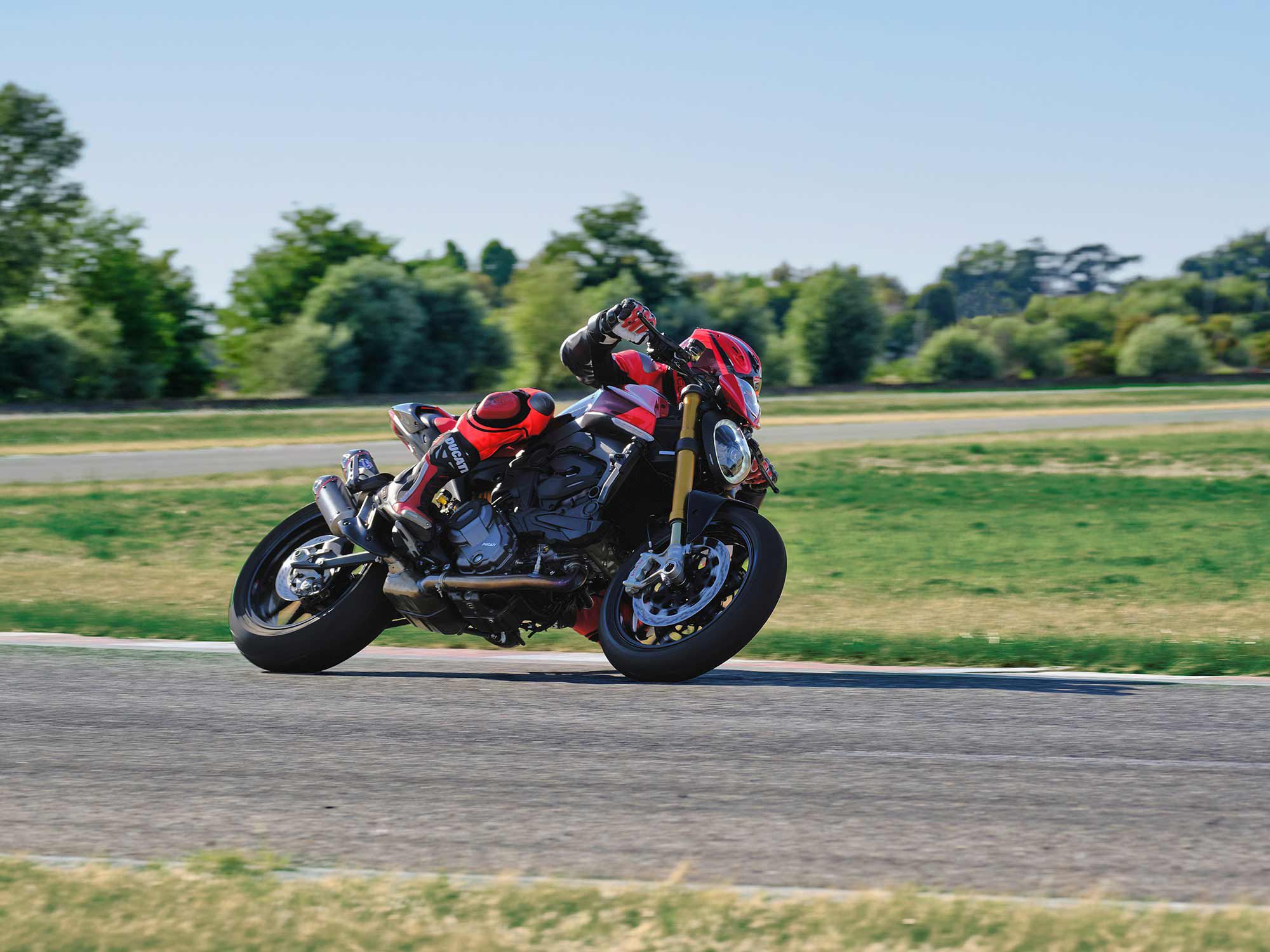 Higher-spec Brembo braking components improve the Monster SP’s ability to scrub speed.