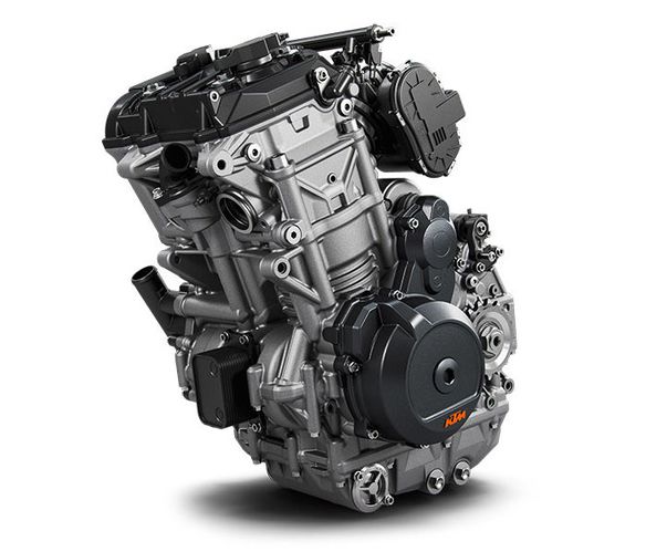 The 890 engine is based on the 790 Duke’s powerplant with a larger bore and stroke, higher compression ratio and rpm ceiling, larger valves, a new piston design, new connecting rods, and a new crankshaft, all wrapped in new engine cases. The crankshaft has 20 percent more rotating mass for added character and improved cornering stability.