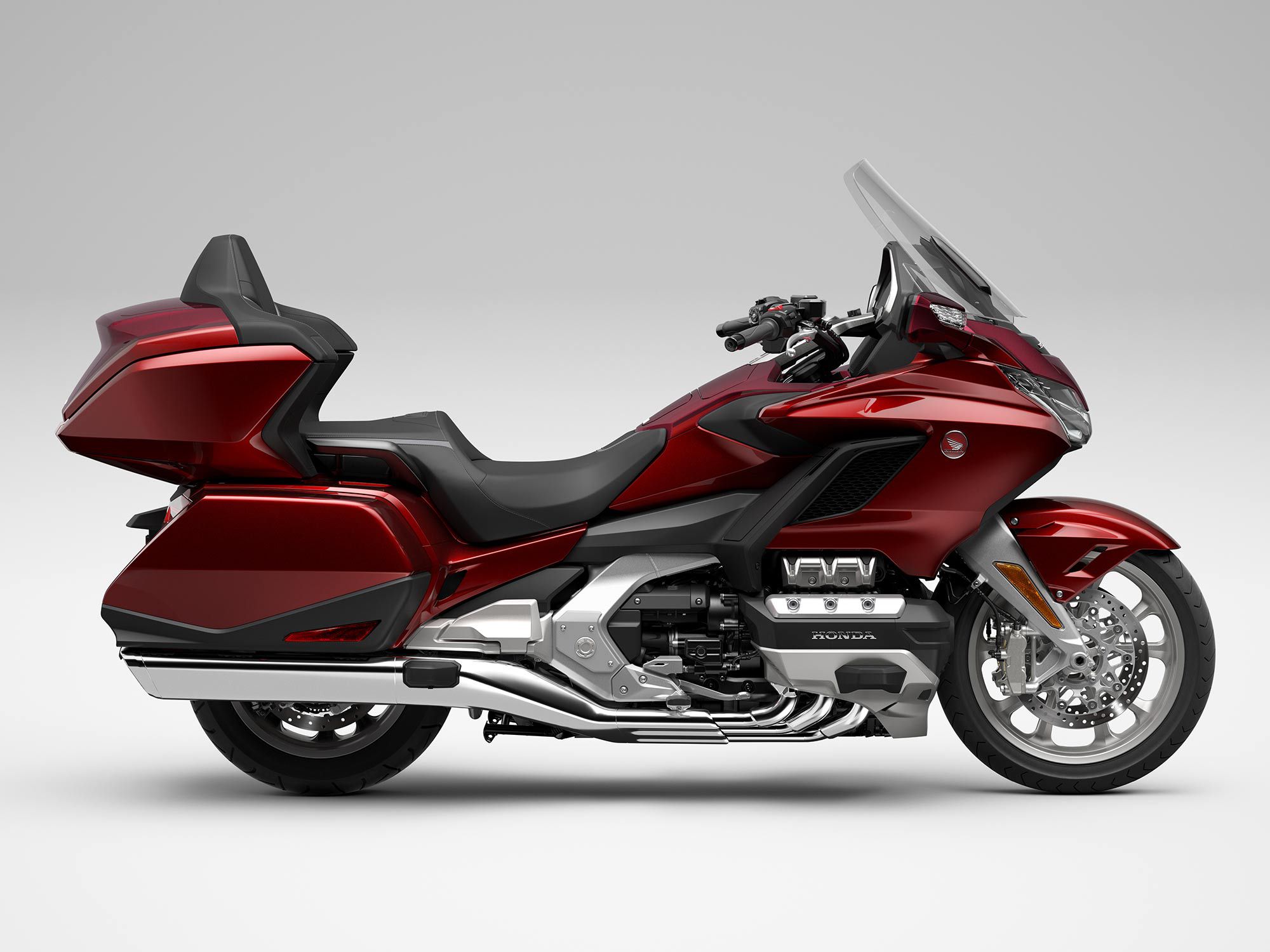Virtually identical to its Airbag sibling in all but price (and airbag), the Gold Wing Tour Automatic DCT.