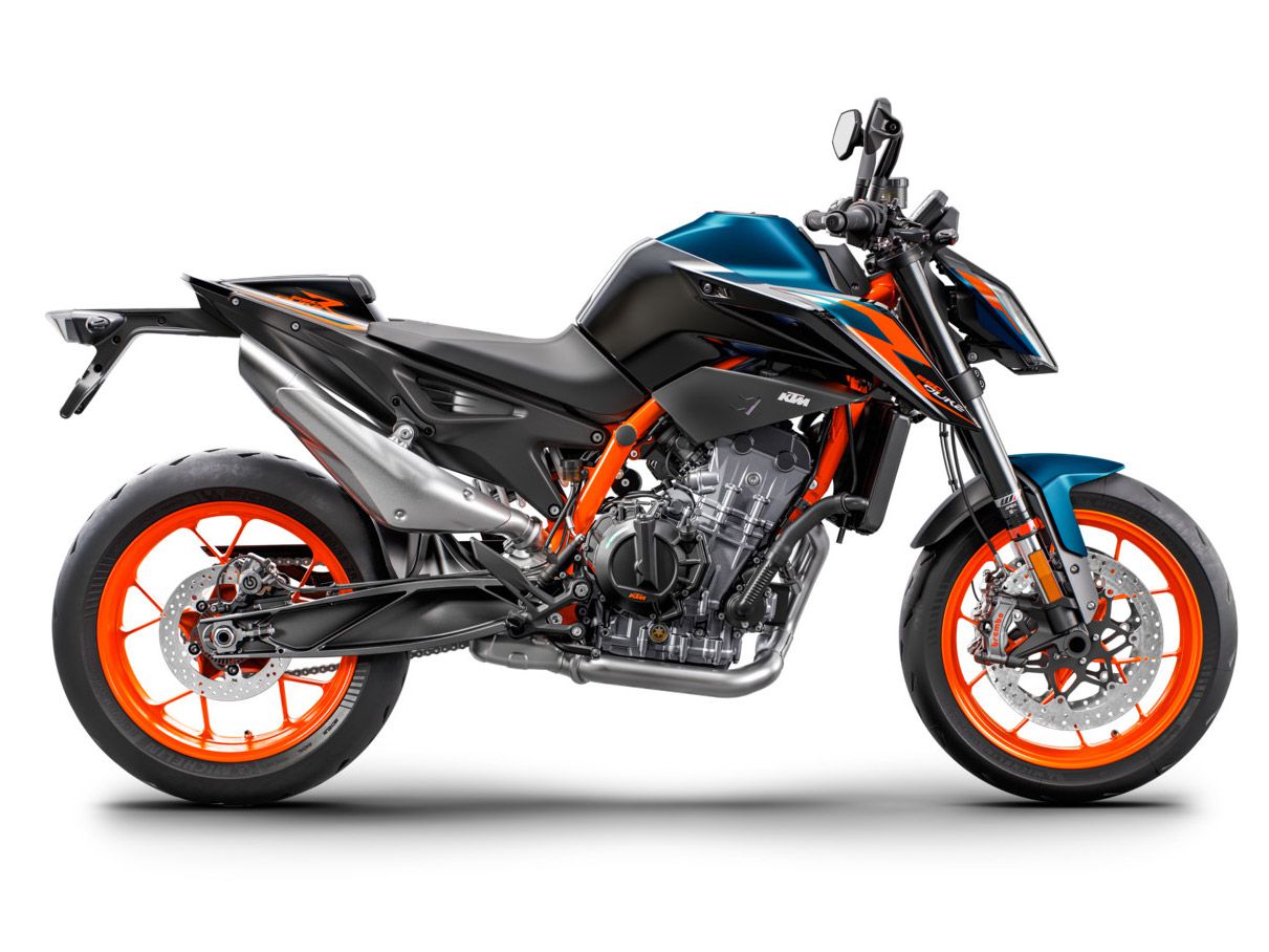 The 890 Duke R leads KTM’s middleweight naked bike charge, and is the most performance-oriented model within the 890 Duke family.