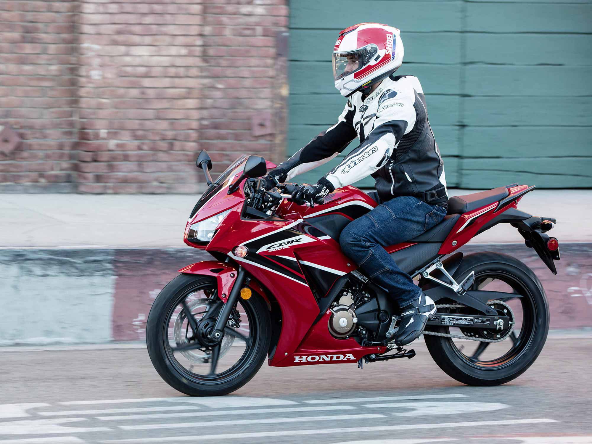Relaxed and neutral ergos make the CBR300R a relatively comfortable bike to commute on.
