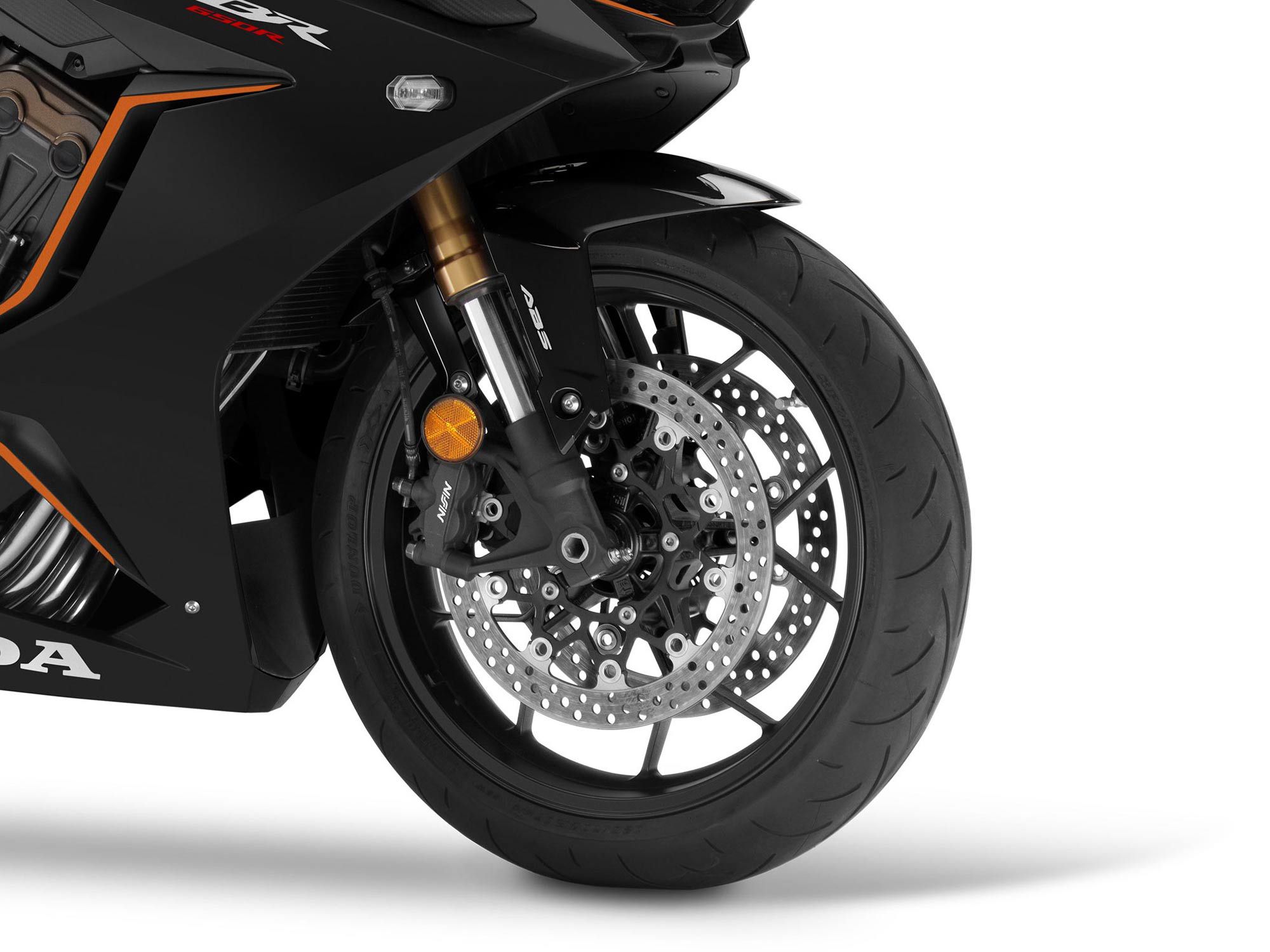 The CBR650R is not meant to be a track-going sportbike (Honda saves that for the CBR600RR), but still offers up decent performance and has a worthwhile spec sheet. Front brakes use radial-mount calipers biting on 310mm floating rotors.