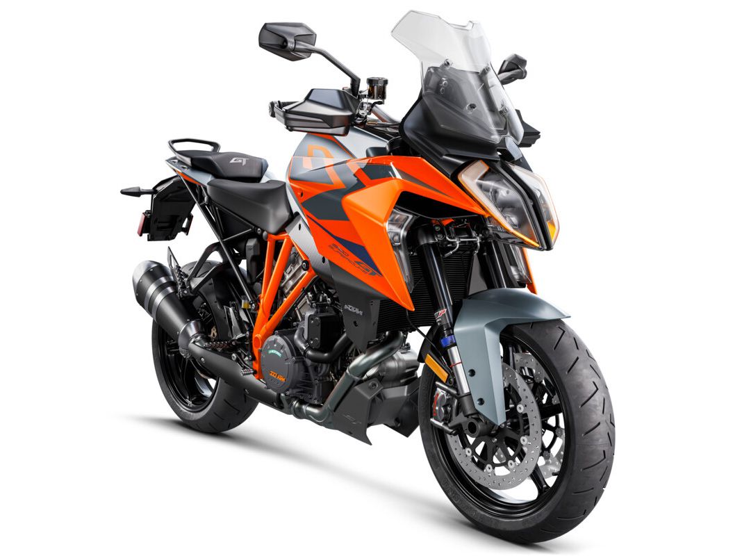 The Super Duke GT gets KTM’s GT-only graphics and paint, and no shortage of aggressive styling cues. This is a bike that’s not afraid to stand out.