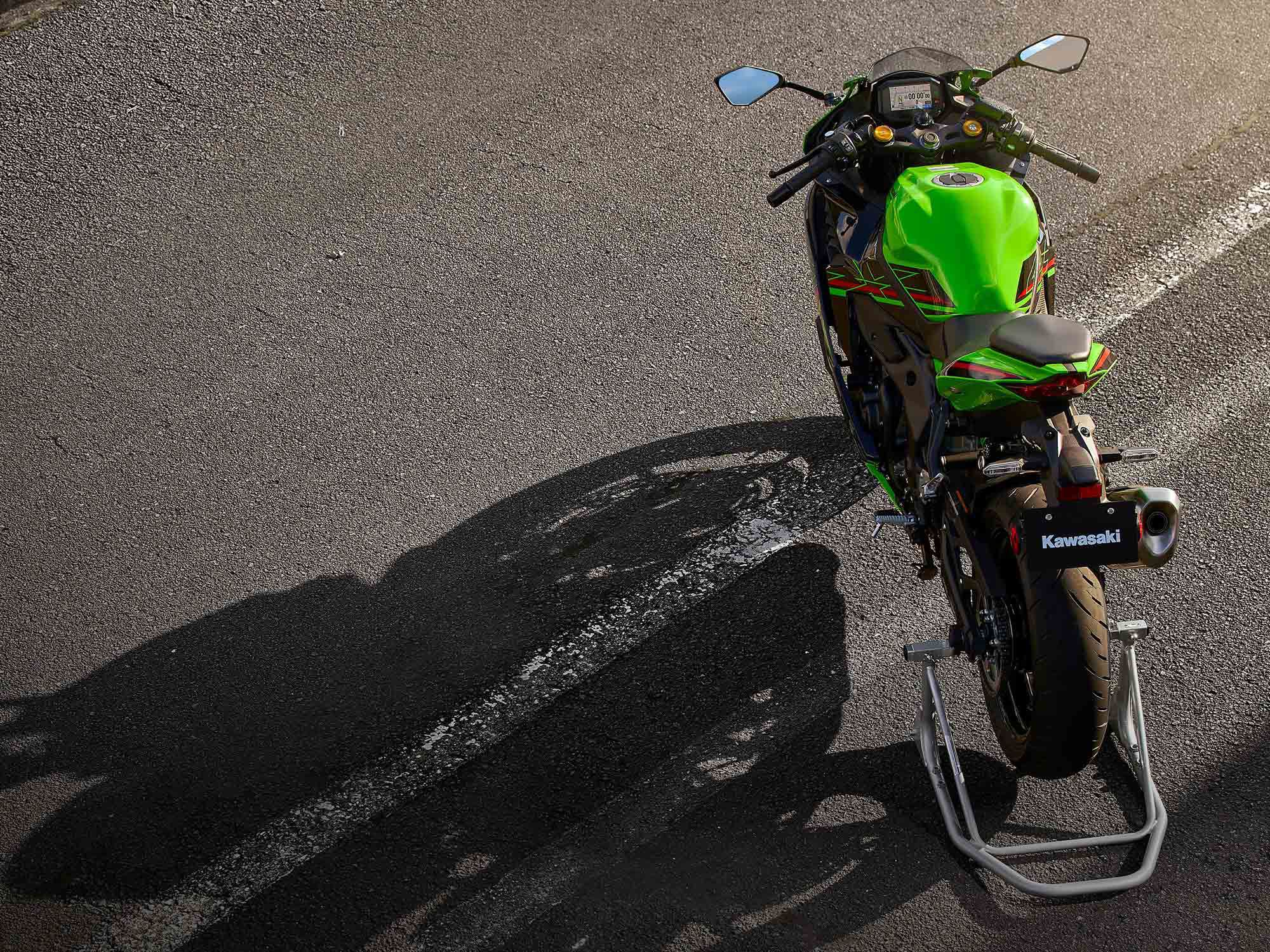 The Kawasaki Ninja ZX-4RR KRT Edition weighs 414.5 pounds with its 4.0-gallon fuel tank topped off.