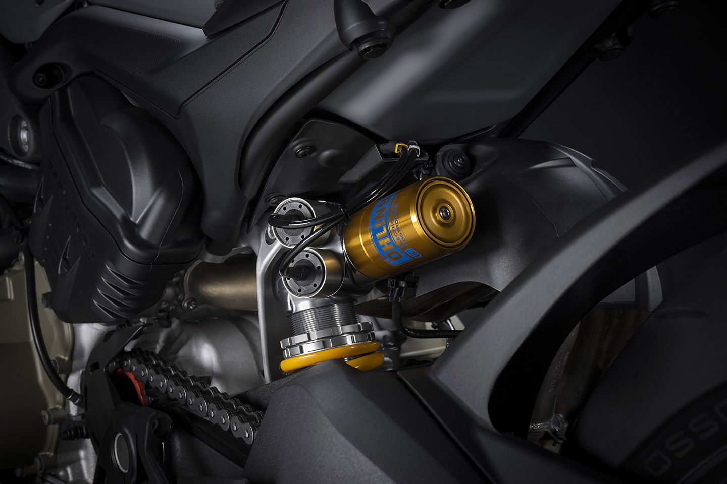 The Streetfighter V4 and V4 S models are separated by suspension and wheels. S models roll on semi-active Öhlins suspension and forged aluminum Marchesini wheels.