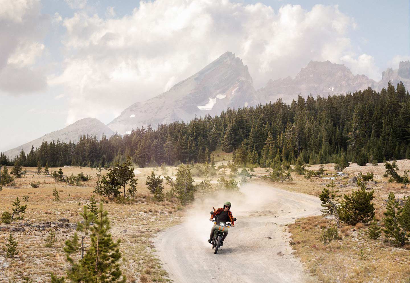 Explore and roam close to 70 miles of gorgeous vistas with the UBCO 2x2 SE.