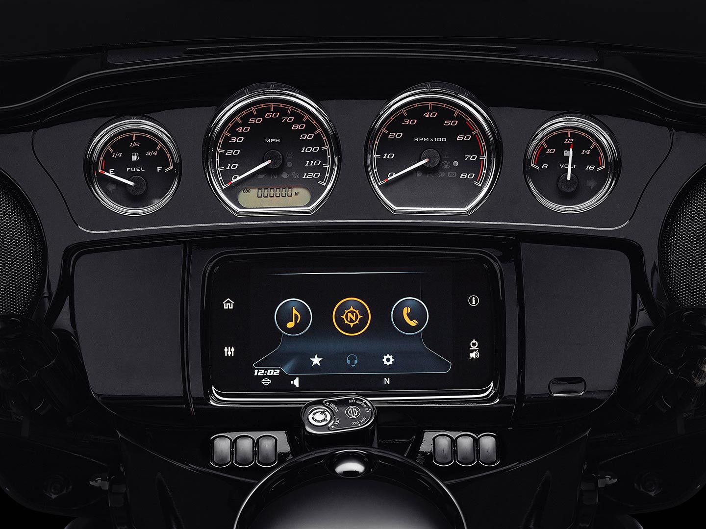 Although this image dates back to the 2020 model year FLHXS, the 5.25-inch touchscreen and analog gauges remain the same for 2023.