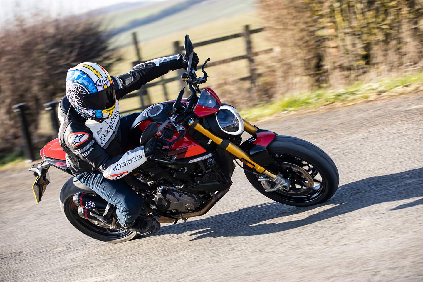 Quoted power is 111 hp at 9,250 rpm, 69 lb.-ft. of torque at 6,500 rpm from the 937cc Testastretta liquid-cooled V-twin.