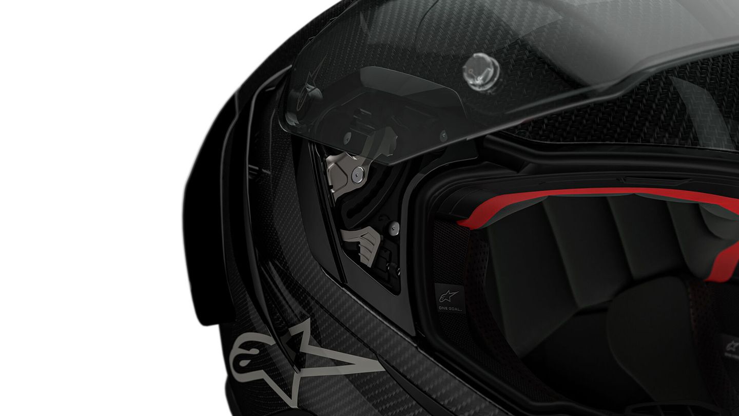 Quick-release mounting system makes visor swaps easy.