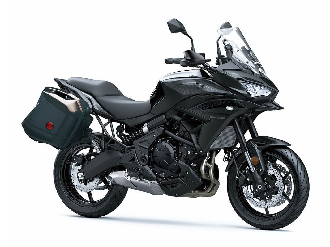 The base Versys’ upright ergos and light chassis already make it a great all-rounder, but in LT trim you also get standard luggage for not a lot more money.